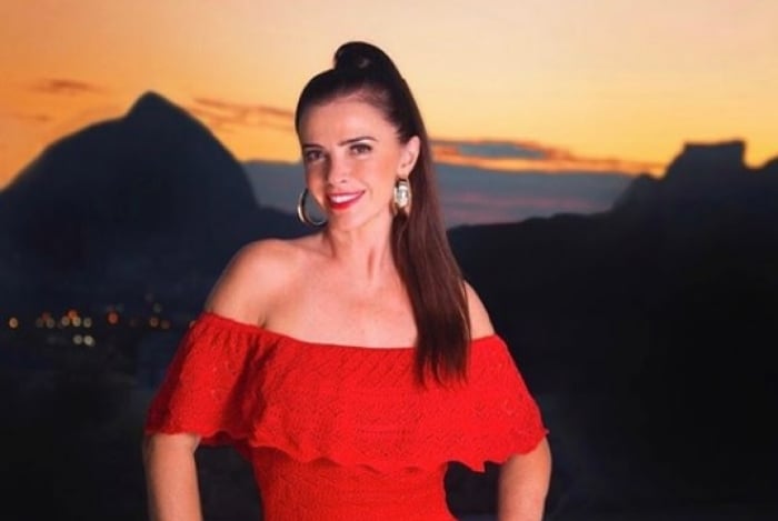 Luma de Oliveira exibe corpão e arranca elogios dos fãs
