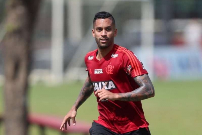 Rômulo está de saída do Flamengo. Ele será emprestado ao Grêmio. 