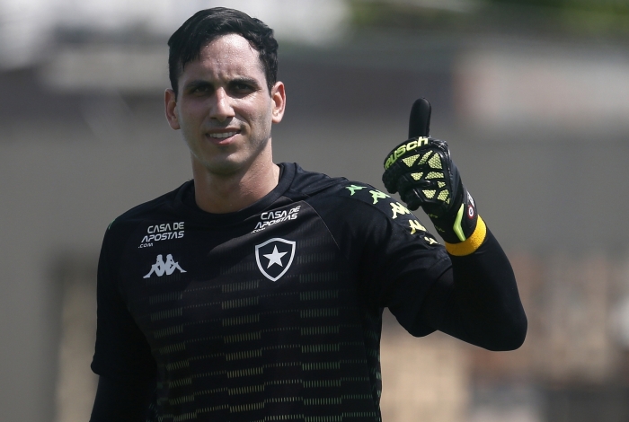 Gatito Fernández voltou das férias e treinou ontem no Niltão