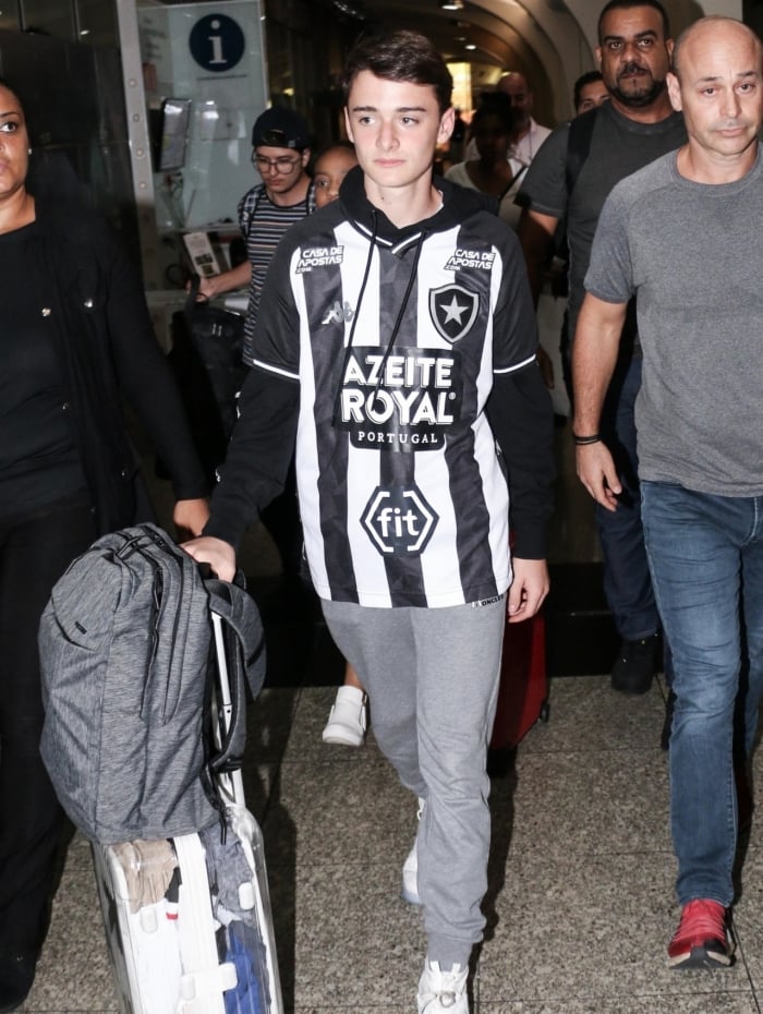 AGN_1835440 - S&atilde;o Paulo, BRASIL  -  Na noite deste s&aacute;bado (11), o ator Noah Schnapp e a atriz Priah Ferguson desembarcaram no aeroporto de Congonhas, em S&atilde;o Paulo. Ambos n&atilde;o atenderam os f&atilde;s que os aguardavam. Os atores est&atilde;o no Brasil para encontrar f&atilde;s em uma conven&ccedil;&atilde;o Na noite deste s&aacute;bado (11), o ator Noah Schnapp e a atriz Priah Ferguson desembarcaram no aeroporto de Congonhas, em S&atilde;o Paulo. Os atores est&atilde;o no Brasil para encontrar f&atilde;s em uma conven&ccedil;&atilde;o sobre a s&eacute;rie Stranger Things. Esta &eacute; a terceira vez de Noah vem ao Brasil em menos de dois anos, e a primeira vez de Priah.

AgNews 11 JANEIRO 2020 

BYLINE MUST READ: Lucas Ramos / AgNews

Xico Silva
telefone: (21) 98240-2501
email: agnews.fotografia@gmail.com
      Caption