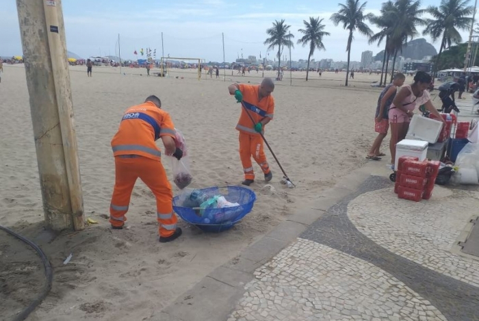 Comlurb recolheu mais de 48 toneladas de lixo no Bloco da Favorita, em Copacabana