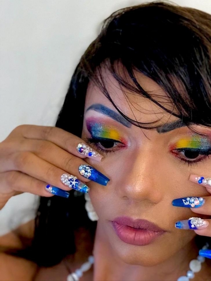 Unha encapsulada em formato de aquário é a nova tendência