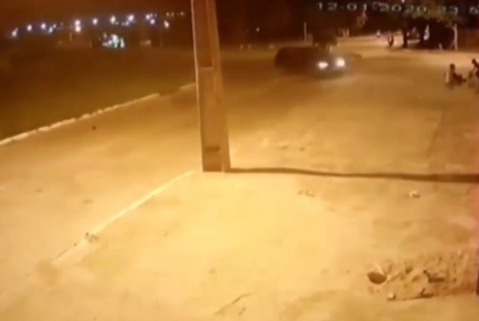 Motorista embriagado atropela crianças que brincavam em calçada
