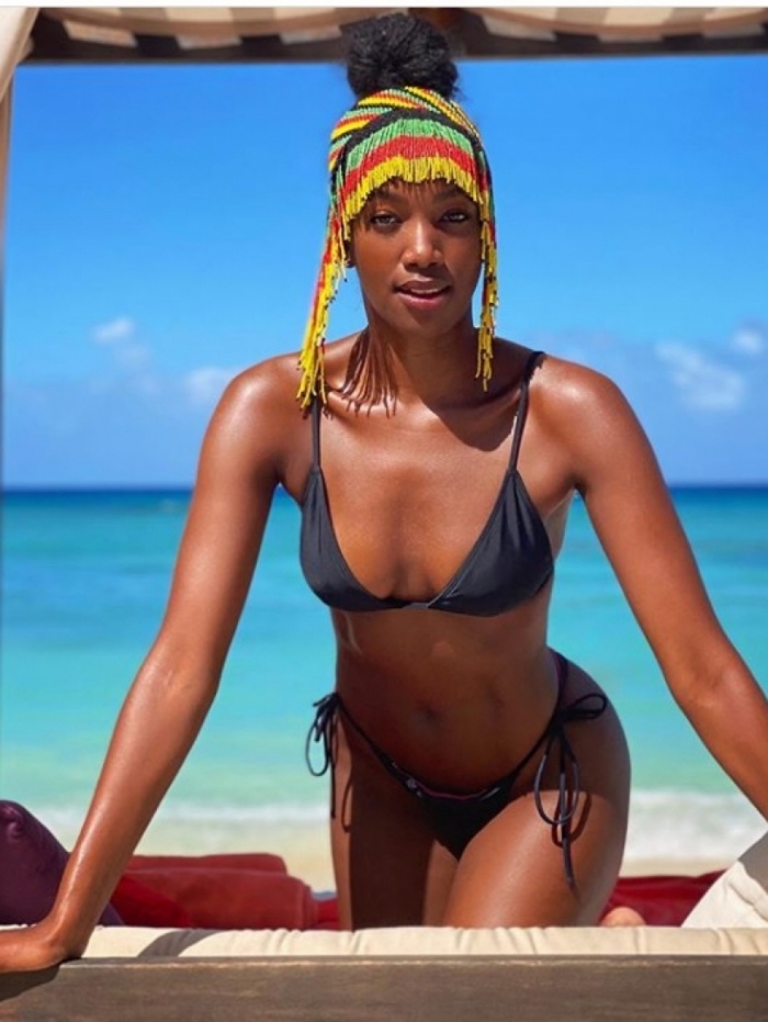 Iza manda nudes para o marido