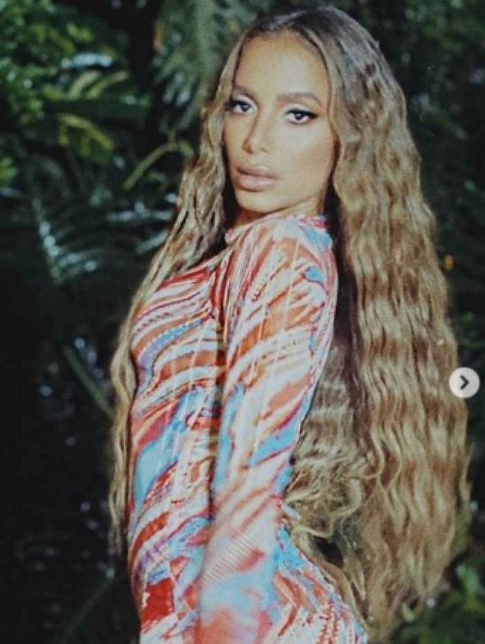 Anitta fala sobre ex-namorados: 'Rezo para não lembrarem que eu existo