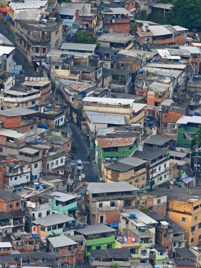 Criminosos e policiais trocaram tiros no Morro do Borel