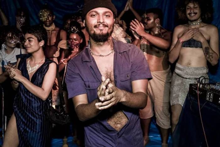 oroço desde a última terça-feira, quando modelos e pessoas do mercado da moda começaram a acusar no Twitter os abusos e assédio sofridos pelo estilista Eduardo Costa