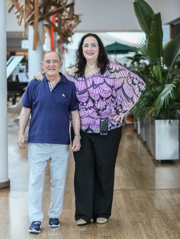 Renato Aragão, o eterno Didi, almoça em restaurante de Henrique Fogaça, em Shopping de milionários