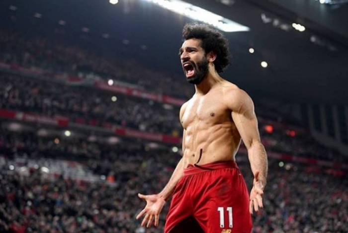 Salah manda semi nude por engano a companheiro de equipe