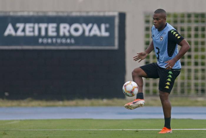 Vinicius Tanque não faz mais parte dos planos do Glorioso