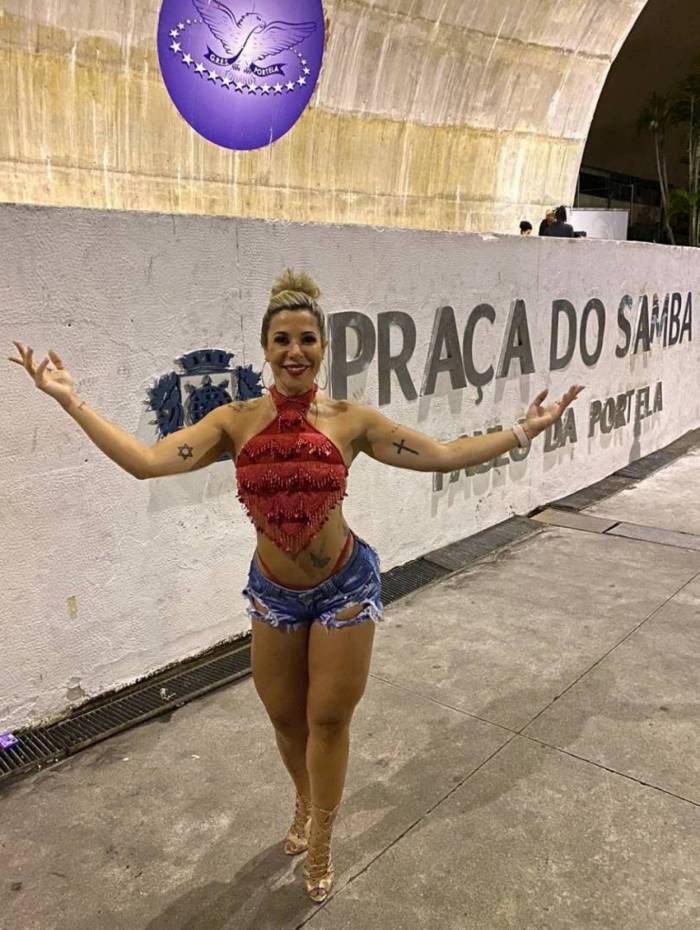 Chris Moreno mostra samba no pé em ensaio da Vigário Geral