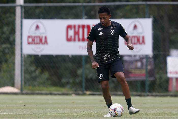 O volante Gustavo Bochecha deve ser emprestado pelo Botafogo