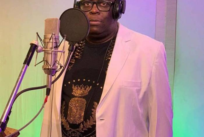 Intérprete oficial da Mangueira,  Marquinho Art'Samba