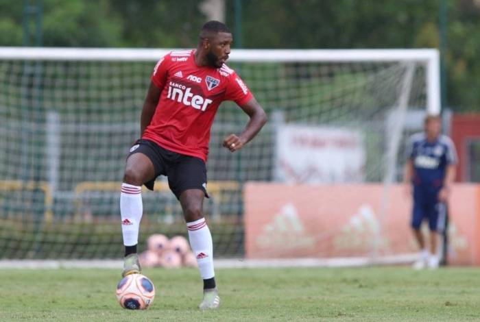 Jucilei está fora dos planos no São Paulo: alto salário levou o Vasco a tentar dividir o pagamento