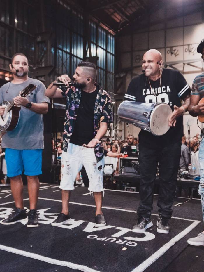 O grupo Clareou &eacute; a atra&ccedil;&atilde;o do samba da feira