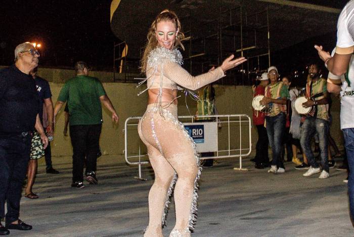 Paolla Oliveira em ensaio secreto da Escola de Samba Grande Rio 