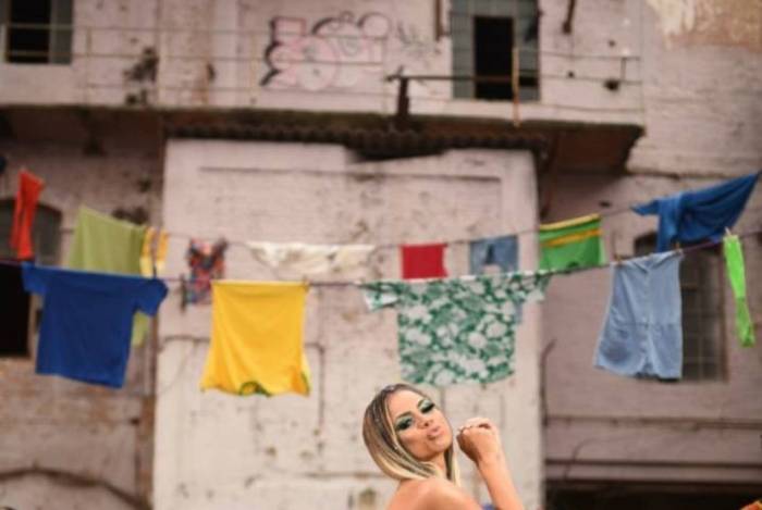 Lexa lan&ccedil;a clipe de 'Aquecimento da Lexa'