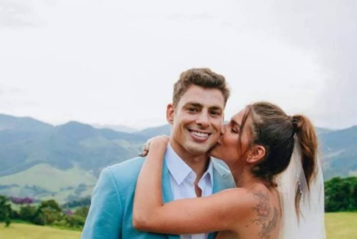 Mariana Goldfarb mostra foto de casamento com Cau&atilde; Reymond