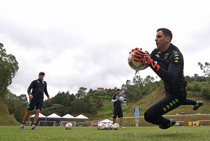 O paraguaio Gatito Fernández volta com a equipe titular: uma garantia de segurança no gol alvinegro