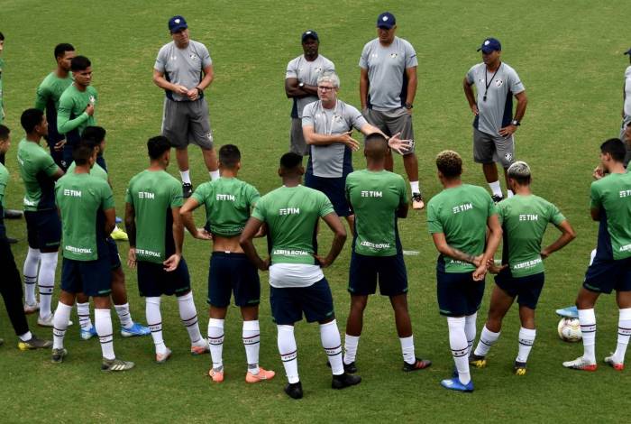 Aos poucos, o técnico Odair Hellmann vai chegando ao time que considera ideal para o Tricolor