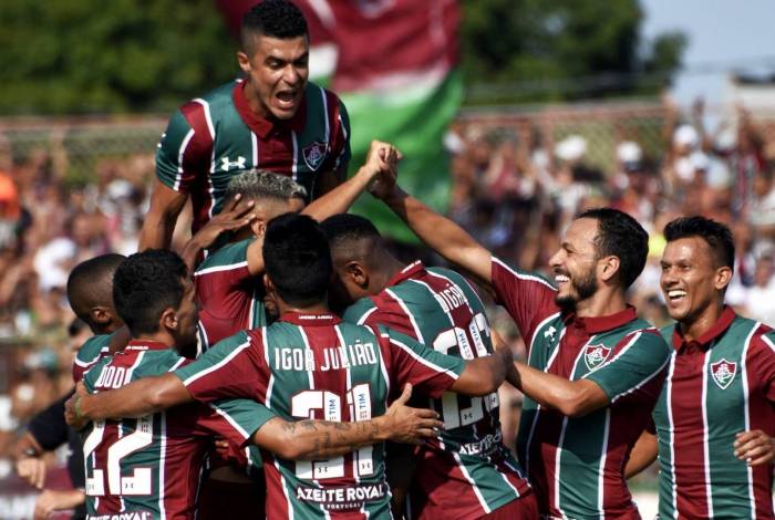 Não sobraram motivos para o Fluzão comemorar em Moça Bonita: cinco gols e a liderança