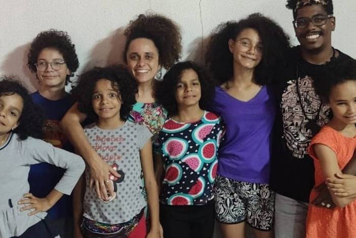 João Nogueira, 31 anos, e a ex-mulher, Thamara Cordeiro e os seus seis filhos