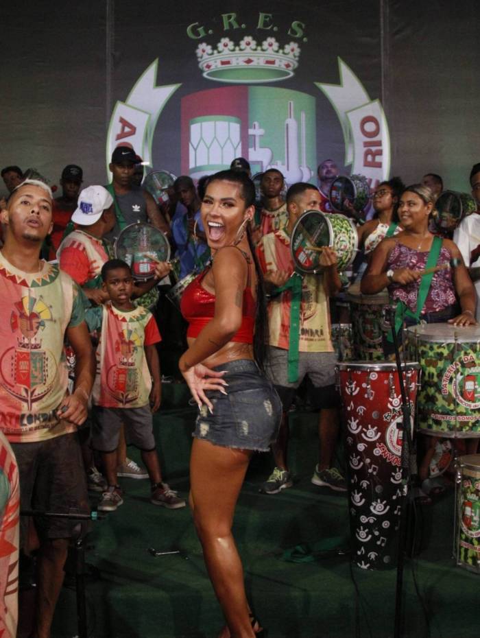  Pocah em ensaio da Grande Rio 