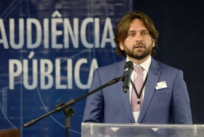 José Vicente Santini irritou o presidente da República ao usar avião da FAB em 2020, mas foi nomeado para secretário-executivo na Secretaria-Geral da Presidência na última sexta-feira