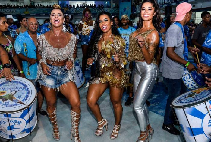 Viviane Araújo, Raíssa de Oliveira e Aline Riscado na Beija-Flor