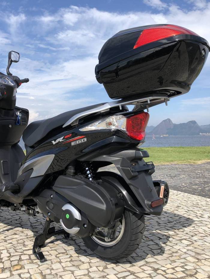 Modelo vem de série com bau e alarme antifurto