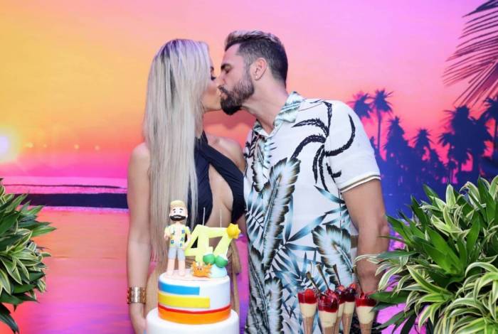 Latino comemorou aniversário na sua casa 