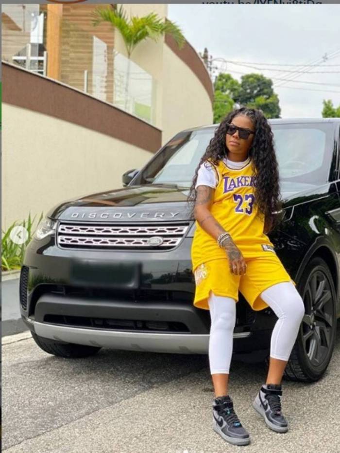 Ludmilla compra carrão de luxo