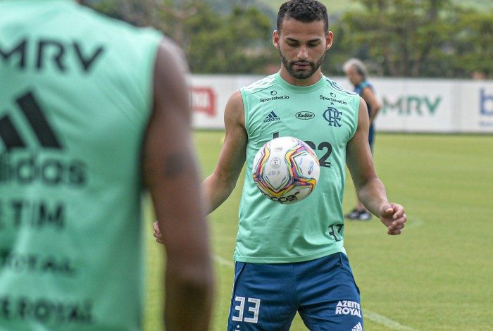 Recuperação de Thiago Maia após cirurgia no joelho esquerdo tem surpreendido os médicos do Flamengo 