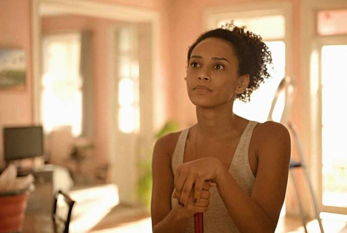 Vitória recebe visita de Álvaro