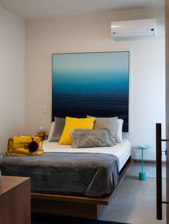 Parede enfeitada com quadros 