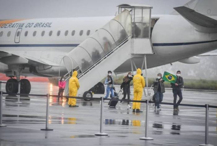 Brasileiros repatriados da China chegaram a Goiás
