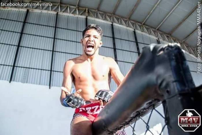 Samuel foi atingido nas costas quando chegava em casa
