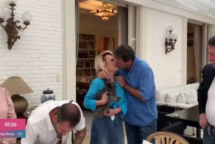 Ana Maria Braga se casa com Johnny Lucet em cerimônia íntima para familiares