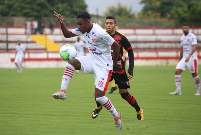 O Bangu começou bem e deu a impressão de que venceria o jogo