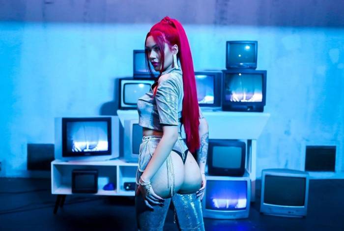 Lara Silva lan&ccedil;a clipe com participa&ccedil;&atilde;o de Pocah