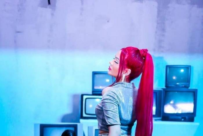 Lara Silva lan&ccedil;a clipe com participa&ccedil;&atilde;o de Pocah