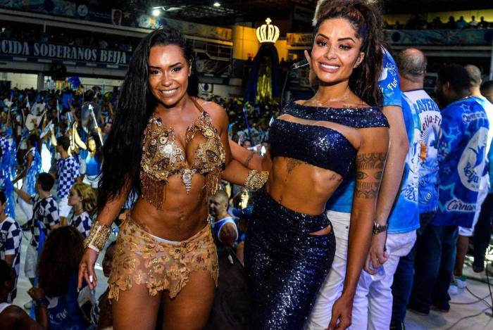 Famosos aproveitam pen&uacute;ltimo ensaio da escola de Nil&oacute;polis 