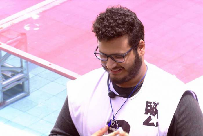 Após passar por um triz do Paredão, Victor Hugo é o Anjo na quarta semana do 'BBB' e vai salvar um amigo
