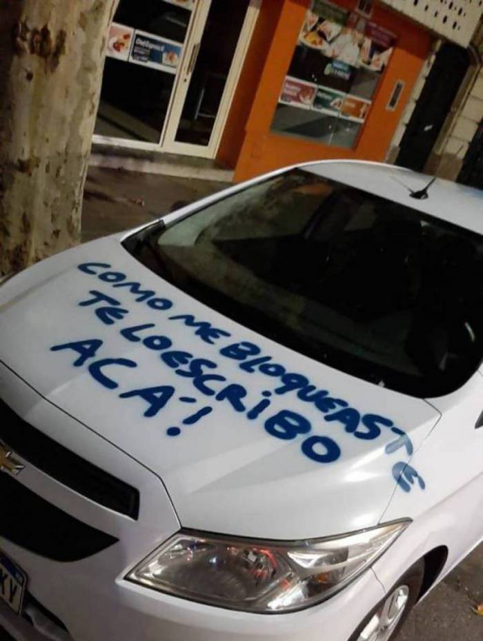 Mulher picha carro de ex-namorado ap&oacute;s suspeitar de trai&ccedil;&atilde;o