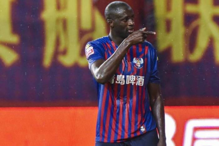 O volante Yaya Touré foi oferecido à diretoria do Botafogo