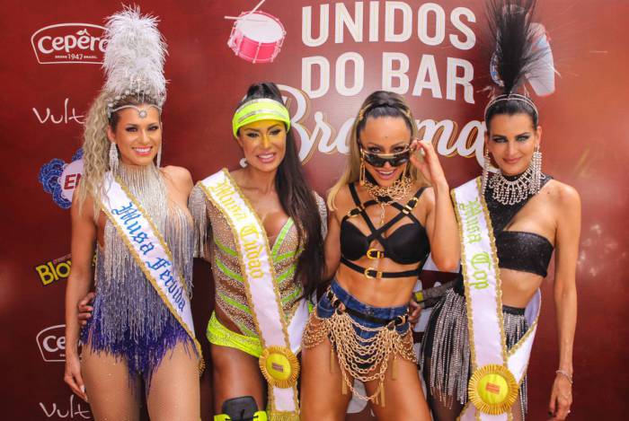 Sabrina Sato recebe Lívia Andrade, Gracyanne Barbosa, Gabi Lopes, Fernanda Motta em seu bloco