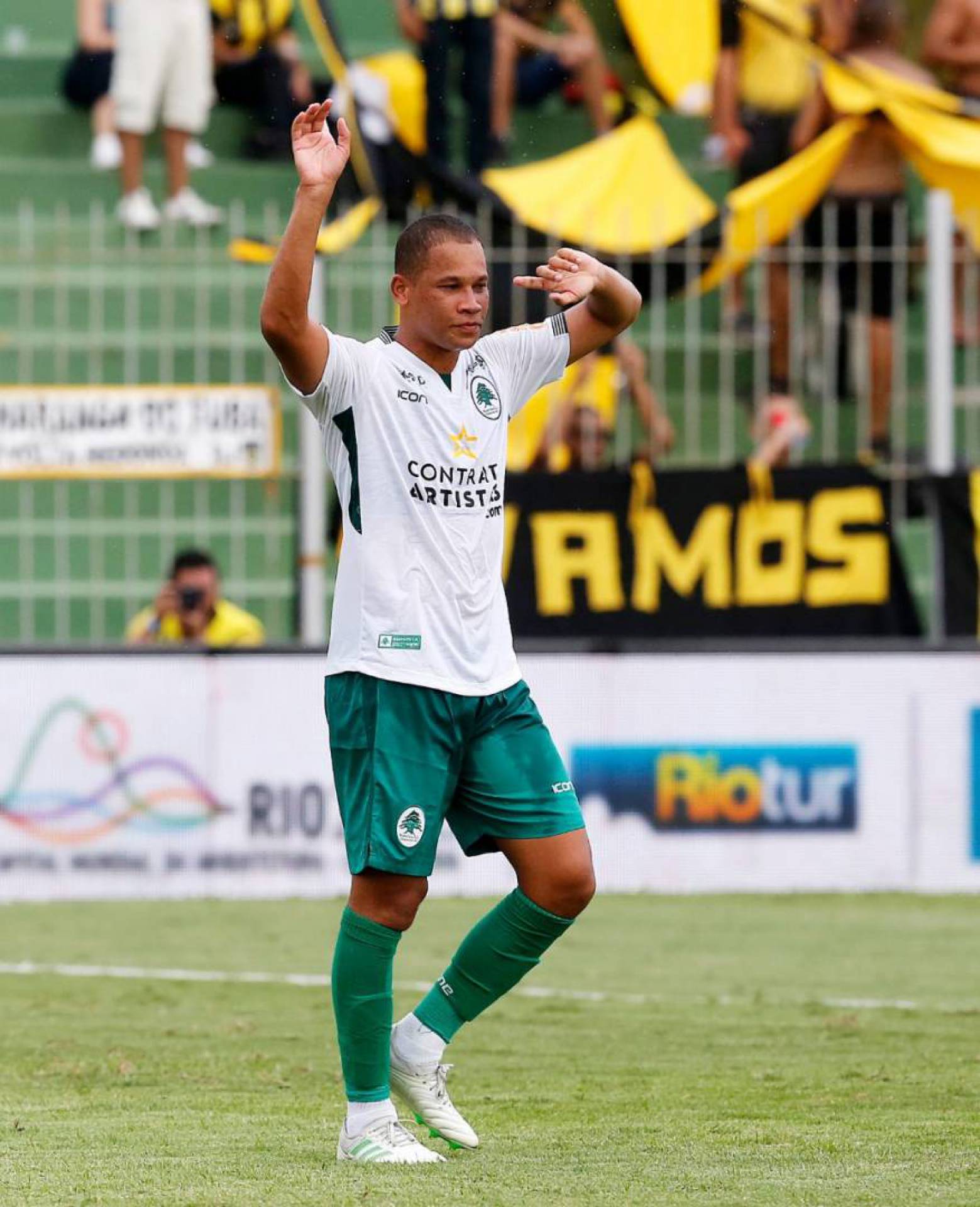 Caio Dantas festeja o gol que garantiu a vaga ao time do Boavista