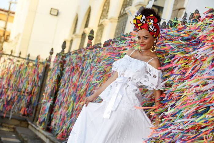 Anny Alves é musa da Porto da Pedra e destaque da União da Ilha