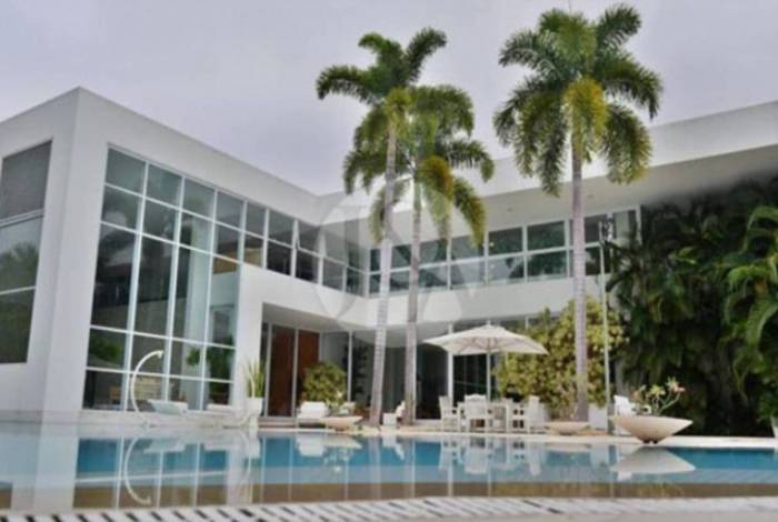 Sem dúvida nenhuma uma das mansões que mais chamou a atenção quando foi colocada à venda foi a da eterna rainha dos baixinhos, Xuxa Meneghel