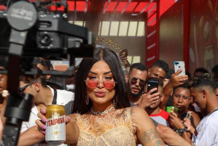 Aline Riscado &eacute; a musa do Camarote da Itaipava